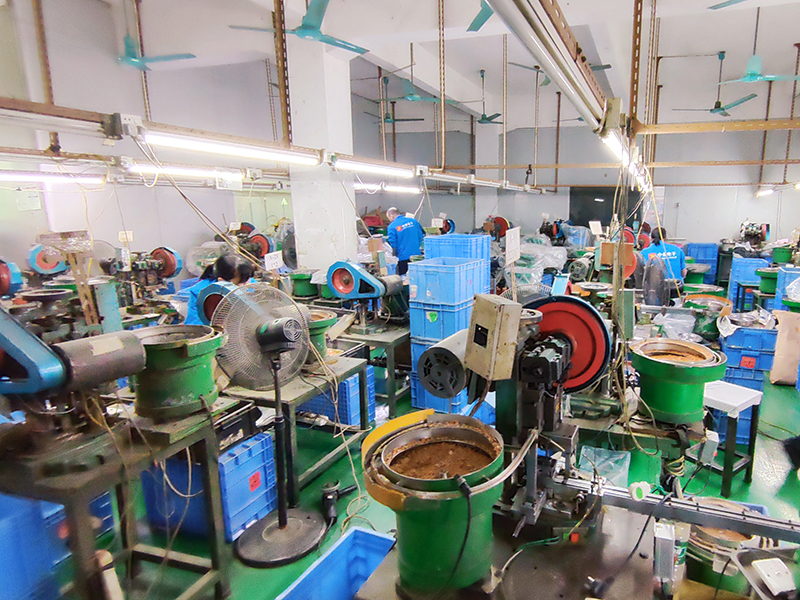 医疗设备中的拨动开关:安全性与精准性的双重考验 医疗设备中的拨动开关:安全性与精准性的双重考验